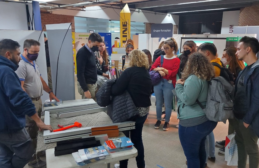 Participamos de la Feria de Materiales y Tecnología 